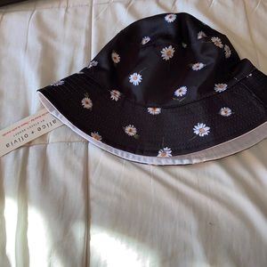 NWT Alice + Olivia bucket hat reversible